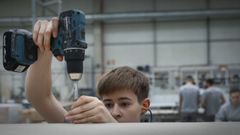 Imagen de archivo de una empresa con alumnos de FP