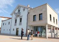 El edificio rehabilitado est� en Trabanca Badi�a.