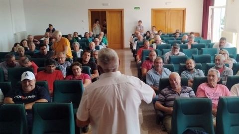 La asamblea de ayer en Pantn, en la foto, tendr continuidad el prximo lunes en Sober