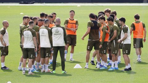 Los c�lticos hicieron ayer pi�a en torno a la figura de Iago Aspas en el �ltimo entrenamiento de la temporada.