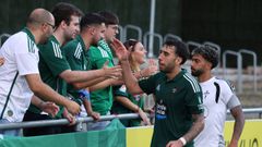 Monju y Edgar Pujol saludan a los aficionados racinguistas en Fadura