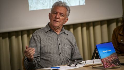 Presentaci�n do libro de Ignacio Castro, �Roxe de Sebes�, no acto mensual de Barbantia
