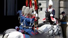 Integrantes de la Guardia Real tras la coronaci�n del rey Felipe VI el pasado mes de junio