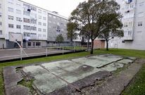 Aspecto que presenta actualmente la plaza de Sarta�a, en el barrio de Ultramar.