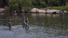 Contin�a sin �xito la b�squeda del beb� arrojado al r�o
