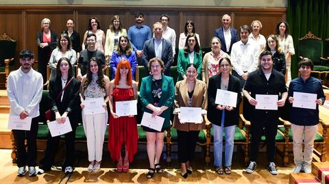 El programa Icarus de la USC reparti� 8.100 euros entre una docena de trabajos de fin de grado, m�ster y tesis doctorales. Los autores distinguidos recibieron ayer sus respectivos premios en una ceremonia celebrada en Santiago, en el sal�n noble del Colexio de Fonseca.