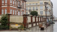 Apuntalamiento actual del muro exterior del CEIP Quiroga Ballesteros.