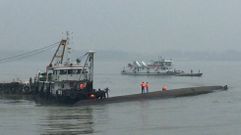 Gritos y golpes dentro del barco hundido en China
