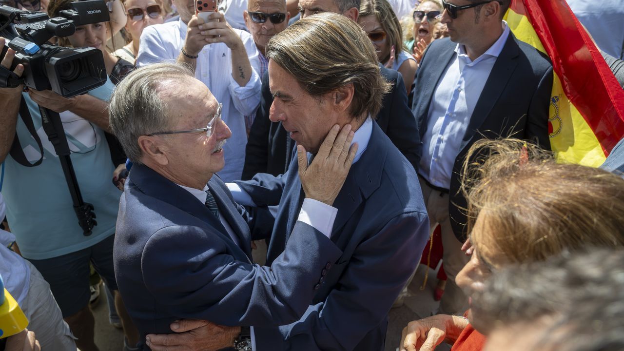 Aznar acude a apoyar a Vivas y el PSOE le reprocha que nunca visitó la ciudad como presidente del Gobierno