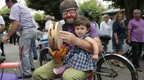 La ciclobiblioteca de Anxo Moure llegar hoy a Corcuin 