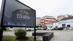 Eslogan inapropiado. Recientemente se instal� en la plaza de O Emigrante una valla para promocionar el comercio local con el lema �A Pobra est� aberta�, que contradice la situaci�n que est� atravesando el municipio