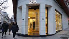 Fachada de la primera tienda de Zara, en la coru�esa Juan Fl�rez