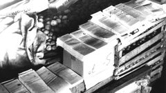 Papeletas entre cajas de patatas en las elecciones gallegas de 1981