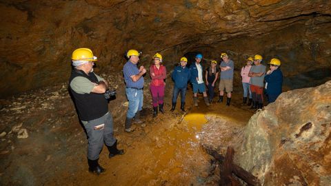 Los evaluadores de la Unesco, durante su visita a la mina Piquito, en Moeche