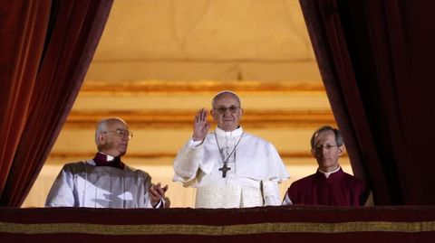 Se cumplen hoy dos a�os desde que el nuevo papa llegado �desde el fin del mundo� se asomase al balc�n de la bas�lica de San Pedro y comenzase su labor para hacer una Iglesia cat�lica m�s cercana