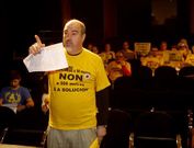 Miembros de la plataforma, en el pleno del 21 de julio, cuando interrumpieron la sesi�n. 