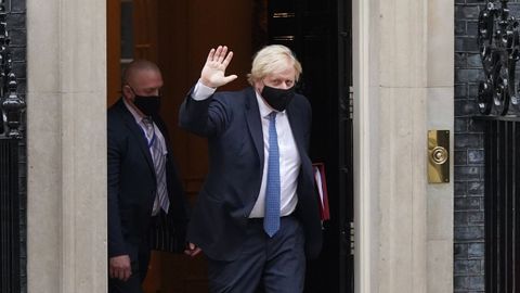 Boris Johnson sale de Downing Street