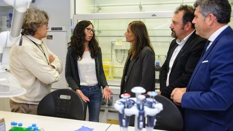 pazos.La conselleira de Educación Universidade e Formación Profesional, Carmen Pomar Tojo, visitó este viernes las instalaciones del Centro de Investigacións Científicas Avanzadas (Cica), donde está el laboratoria de Elena Pazos Chantrero, que suma a su beca del programa InTalent (financiado por Inditex) la Starting Grant (dotada con un 1,5 millones de euros de fondos europeos)