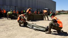 Militares realizando tareas de apoyo y control a los temporeros confinados en Huesca