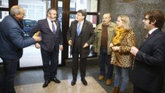 A finales de diciembre del a�o pasado, el director auton�mico de Xustiza (tercero por la izquierda) visit� los juzgados con el entonces delegado de la Xunta, el portavoz local del PP, un concejal ahora no adscrito y la alcaldesa viveirense. Los recibi� el juez decano, a la derecha