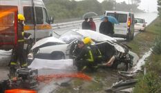 As� qued� el coche que conduc�a el hombre que muri� en Oia. 