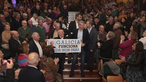 El mitin del PP en Carballo, en im�genes