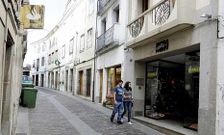 En esta calle se encuentran los dos establecimientos en los que robaron la noche pasada. 