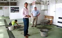El alcalde supervis� ayer el arranque de las obras de arreglo.