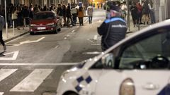 Agentes de la Polic�a Local durante un dispositivo de control de la movida nocturna