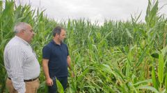 El diputado del PP Javier Brea con agricultores de Villaviciosa