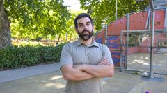 Un vecino en el entorno de la plaza de Barcelos.