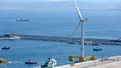 El puerto de Ferrol acogi� en el 2020 el montaje del aerogenerador sobre una de las estructuras del parque luso de Viana do Castelo