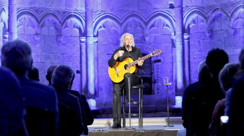 A emoci�n percorreu o recital de Amancio Prada en Bonaval, que se encheu con 400 espectadores nunha actuaci�n memorable
