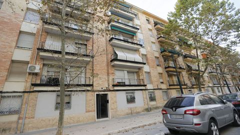 El edificio donde el hombre se intent suicidar tras presuntamente degollar a su pareja en Alcoy