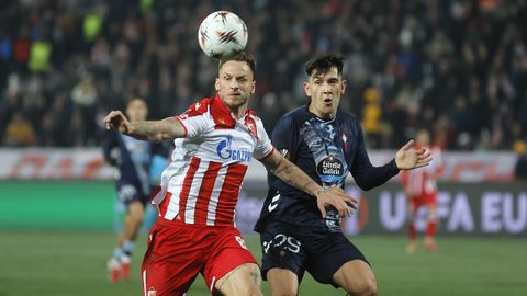 Yoel Lago pugnando con Arnautovic durante la contienda