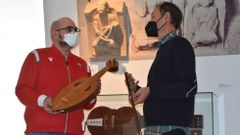 Efr�n Castro e Luciano P�rez, na presentaci�n da mostra itinerante �A memoria do son�.