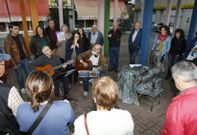Actuaci�n musical que puxo fin � ruta de onte, xunto � estatua de Manuel Mar�a en Monforte. 