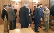 Instantes previos al inicio de la reuni�n en la Audiencia. 