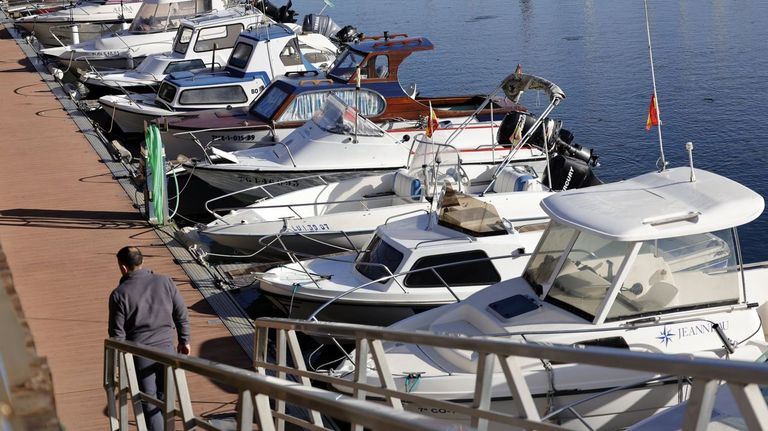 Embarcaciones recreativas en el puerto de Foz