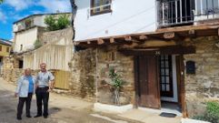 Consolidado el muro de la casa que se derrumb� (al fondo de la imagen), la pareja regres� la semana pasada a su casa.