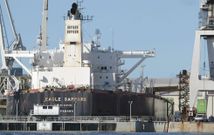 Los petroleros que llegan a la r�a lo hacen para efectuar reparaciones en el astillero. 
