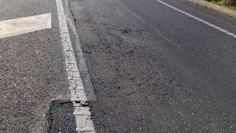 El estado de la N-120.BACHES
En todo el trazado. La presencia de baches es habitual en todo el trazado, con zonas en las que tiene especial incidencia, como a su paso por Margaride de Lor, en el concello de Quiroga.