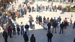 La Plaza de la Constituci�n ha acogido hoy a las 12 una concentraci�n de repulsa. El Gobierno local ha convocado una segunda concentraci�n para esta tarde a las 18 horas �por petici�n vecinal�