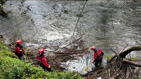 Los bomberos de O Carballio recuperaron el cuerpo de la mujer