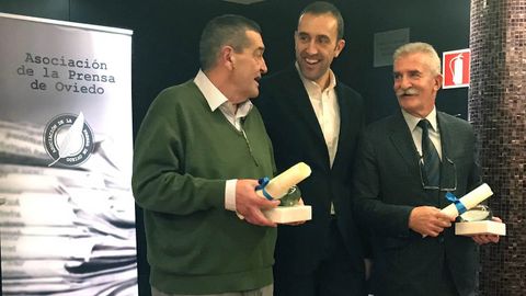 Jos Antonio Bron, Ceferino Vallina y Maxi Alberto Rodrguez, en la comida anual de la Asociacin de la Prensa de Oviedo (APO).Jos Antonio Bron, Ceferino Vallina y Maxi Alberto Rodrguez, en la comida anual de la Asociacin de la Prensa de Oviedo (APO)