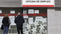 Mercado laboral, una oficina de empleo cerrada por la crisis sanitaria