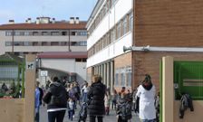 Vista de la entrada al recinto educativo del colegio p�blico de Silleda. 