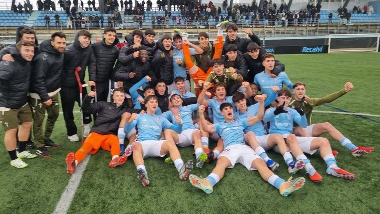 La plantilla del Celta celebrando el pase copero en A Madroa