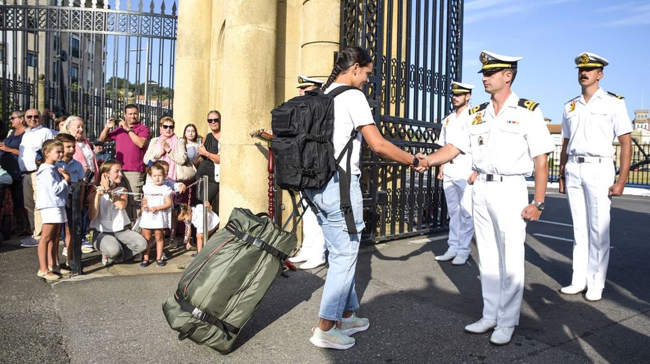 Ingreso en la Escuela Naval Militar de Marín de 128 aspirantes a guardiamarina