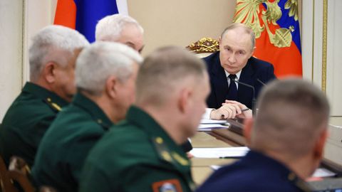 Putin se reuni� este lunes con la c�pula militar para hablar de lo que el denomina �operaci�n militar especil� en Ucrania.